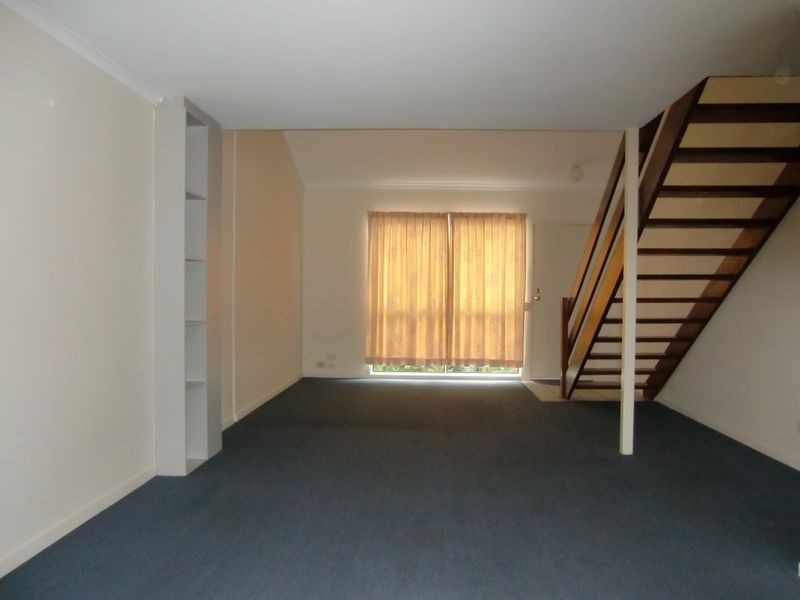 2/14A Macquarie Street, Booval QLD 4304