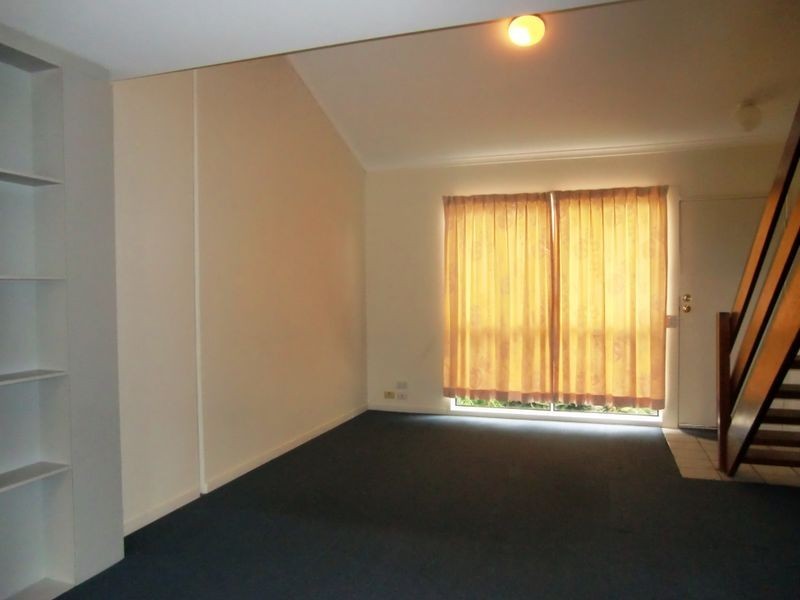 2/14A Macquarie Street, Booval QLD 4304