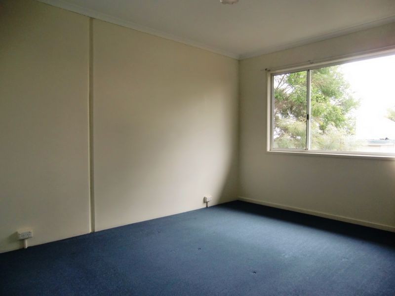 2/14A Macquarie Street, Booval QLD 4304