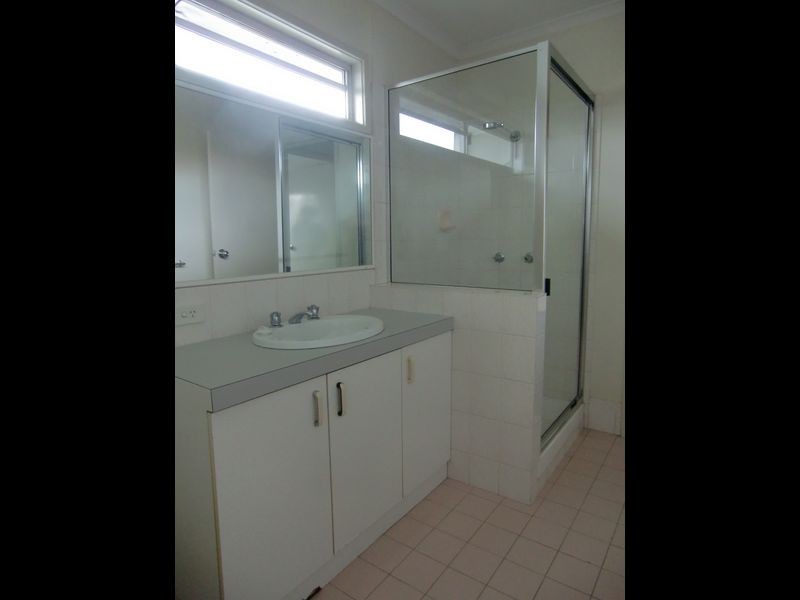 2/14A Macquarie Street, Booval QLD 4304