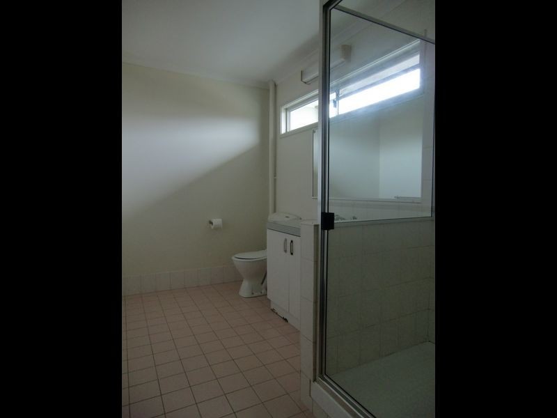 2/14A Macquarie Street, Booval QLD 4304