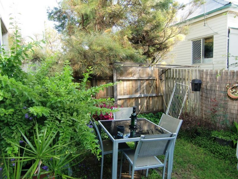 2/14A Macquarie Street, Booval QLD 4304