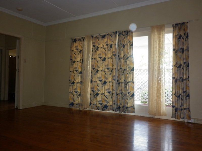 177 South Station Road, Silkstone QLD 4304