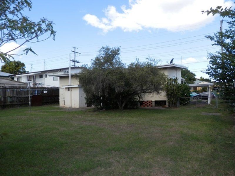 177 South Station Road, Silkstone QLD 4304