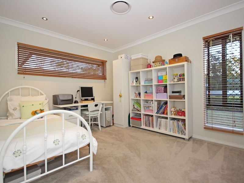 68 Cabernet Crescent, Pine Mountain QLD 4306