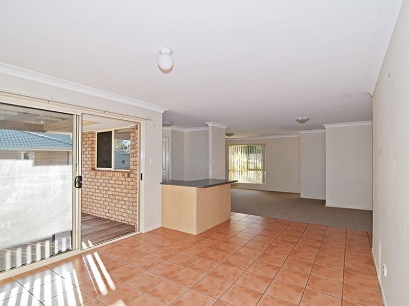 8 Banbury Close, Bundamba QLD 4304