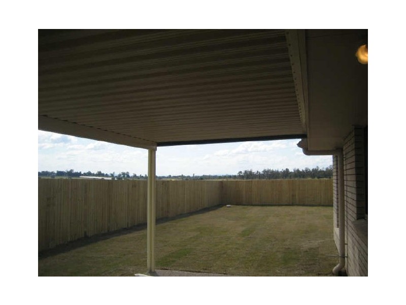 18 Bray Street, Lowood QLD 4311