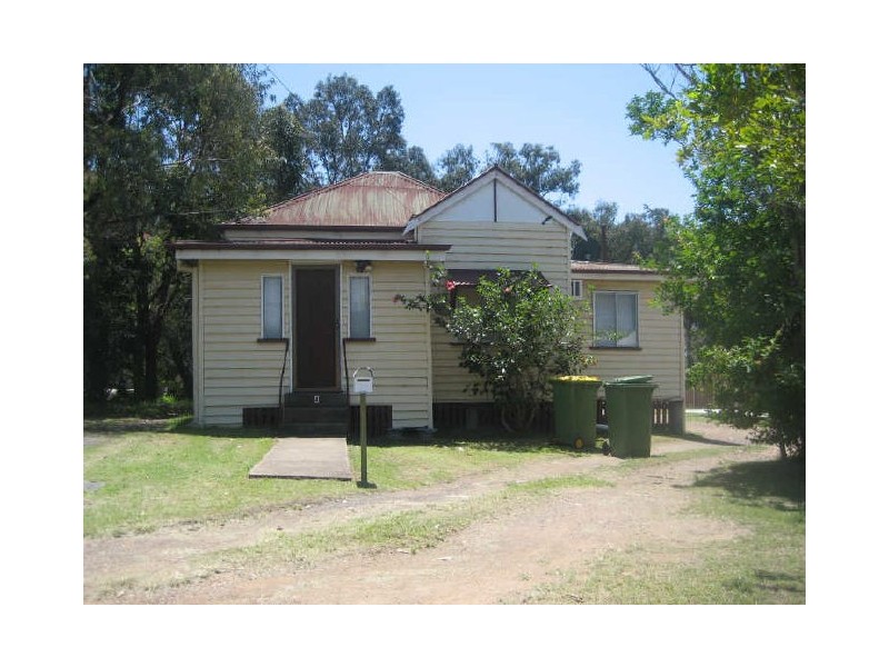 4 Richard Street, Dinmore QLD 4303