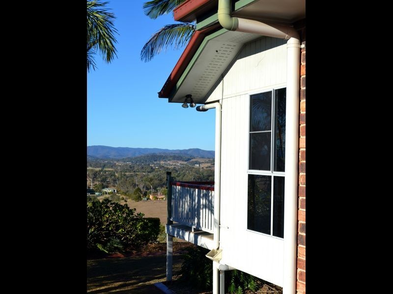 12 Banksia Court, Lowood QLD 4311