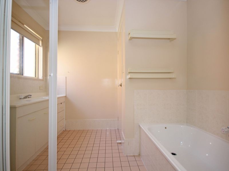3 Elmhurst Crescent, Flinders View QLD 4305