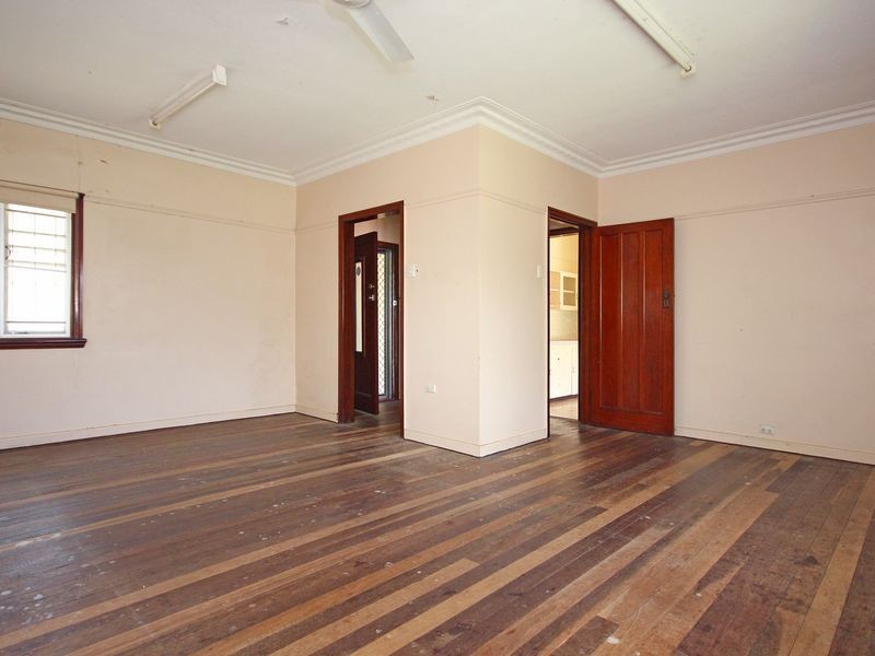 14 Molloy Street, Silkstone QLD 4304