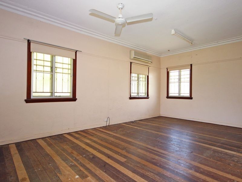 14 Molloy Street, Silkstone QLD 4304