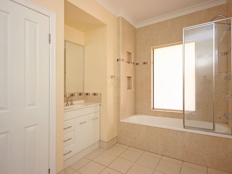 14 Molloy Street, Silkstone QLD 4304