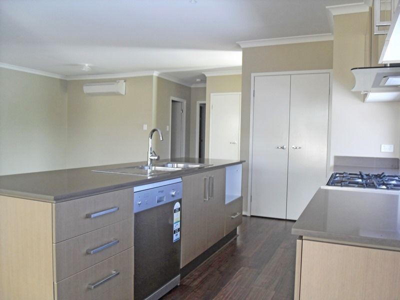 12 McCabe Street, Springfield Lakes QLD 4300