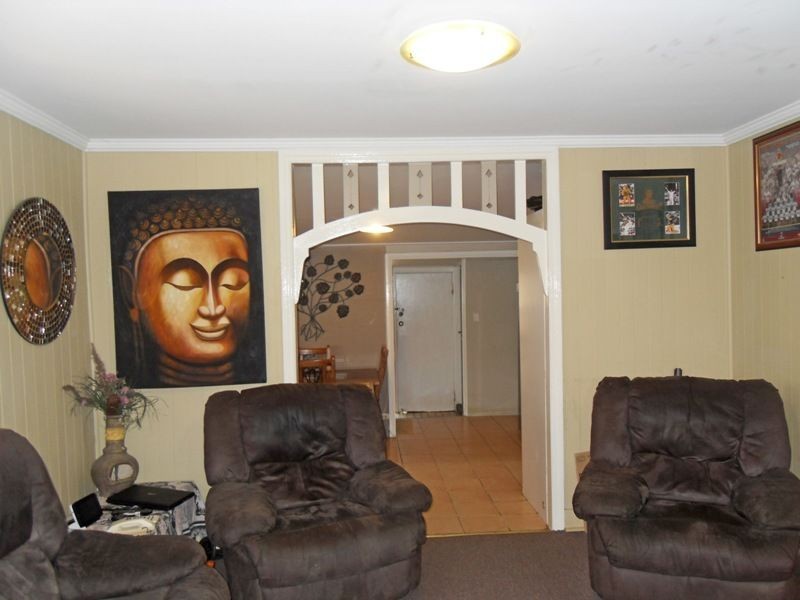 27 Thomas Street, Blackstone QLD 4304