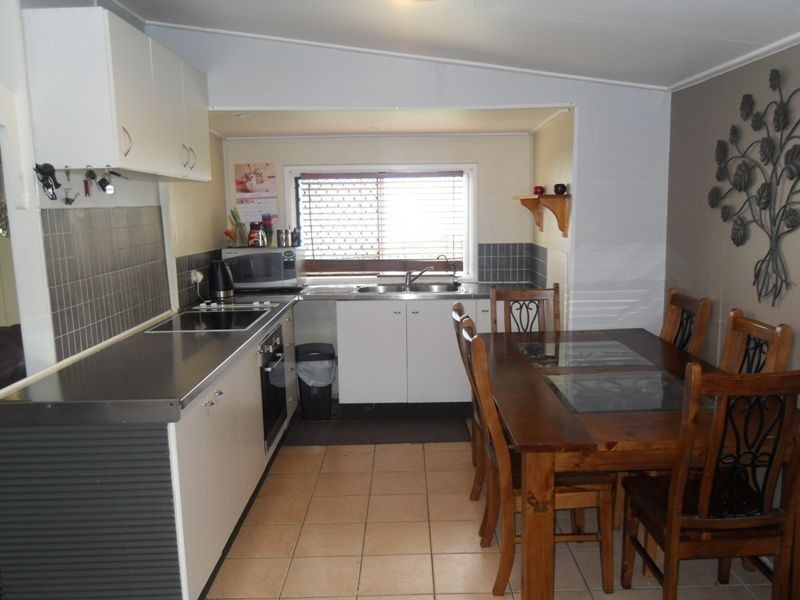 27 Thomas Street, Blackstone QLD 4304