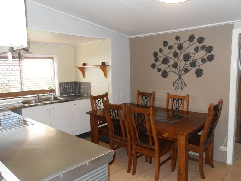 27 Thomas Street, Blackstone QLD 4304