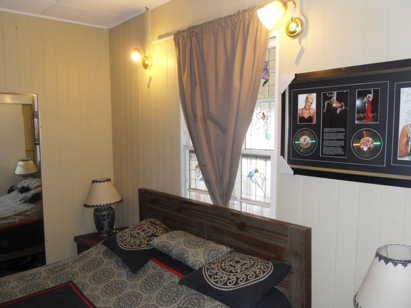 27 Thomas Street, Blackstone QLD 4304