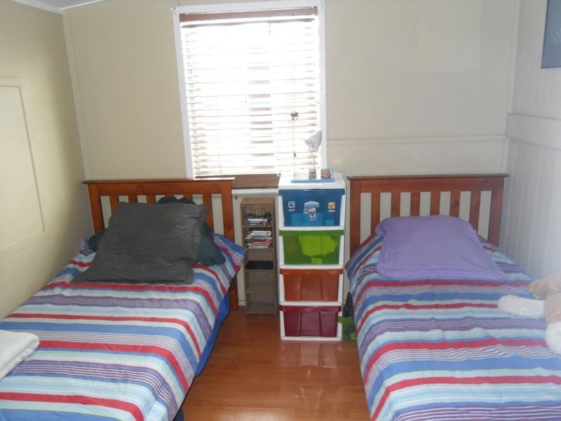 27 Thomas Street, Blackstone QLD 4304