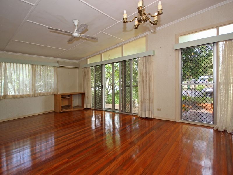 23 Larsen Street, Leichhardt QLD 4305