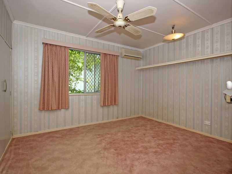 23 Larsen Street, Leichhardt QLD 4305