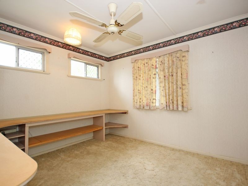 23 Larsen Street, Leichhardt QLD 4305