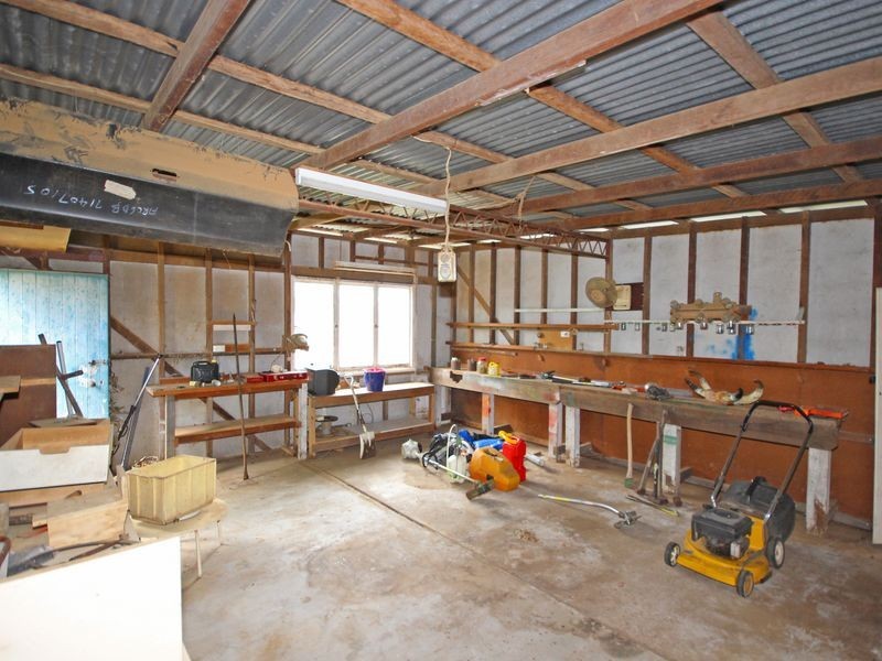 23 Larsen Street, Leichhardt QLD 4305