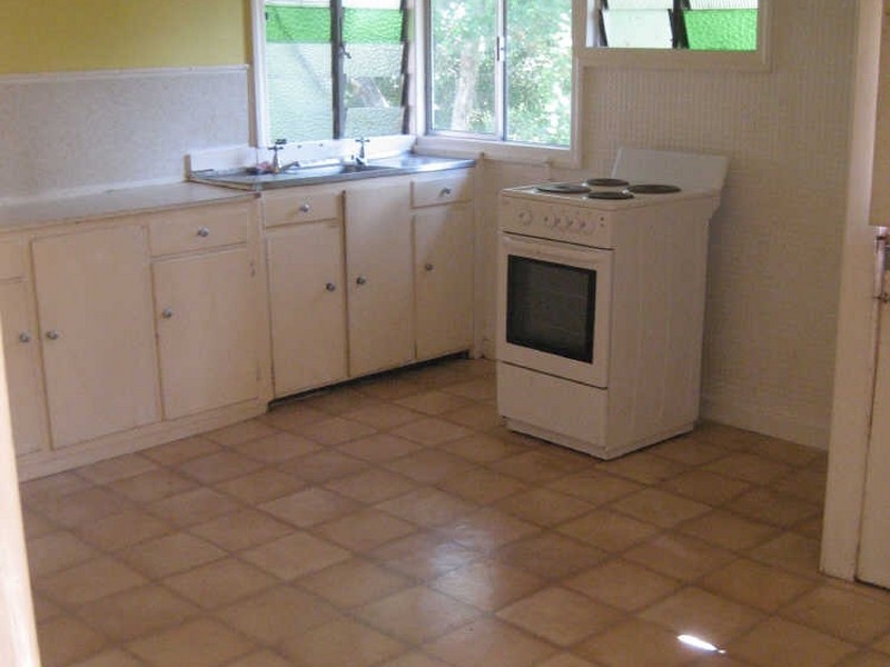 2 Cowley Street, Tivoli QLD 4305