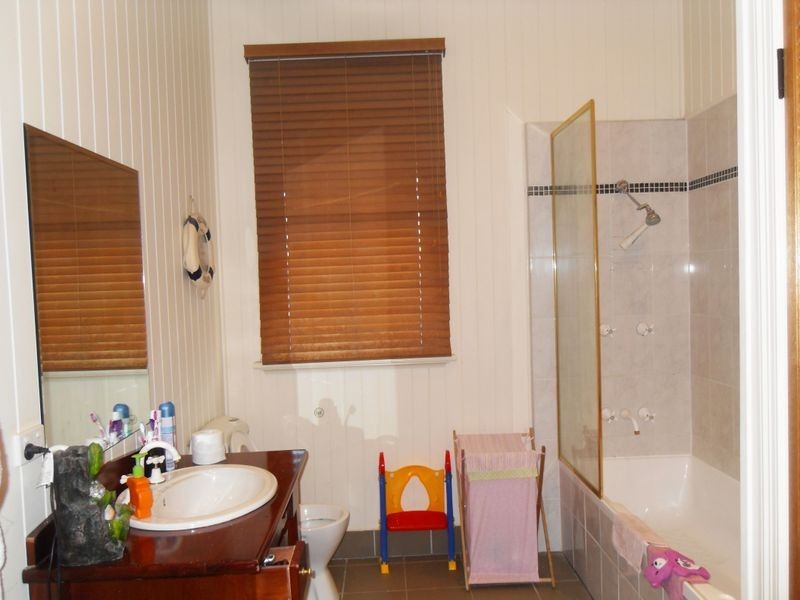 19A Grange Road, Newtown QLD 4305