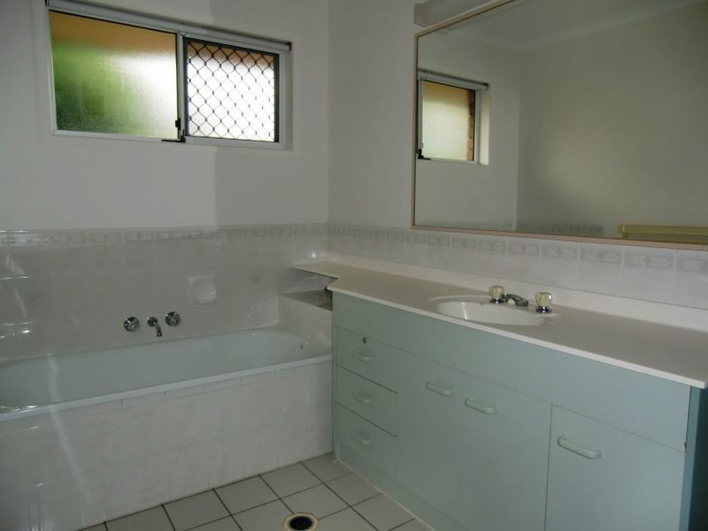 5 Resolution Parade, Flinders View QLD 4305