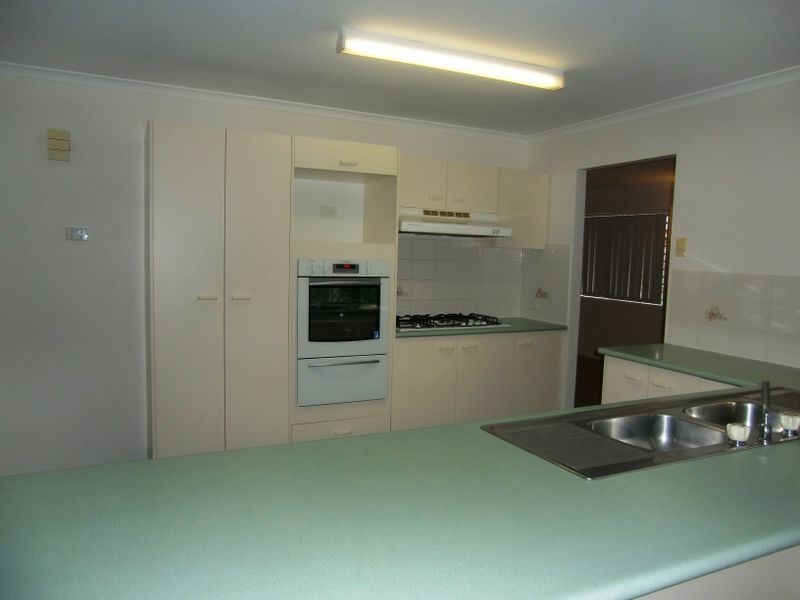5 Resolution Parade, Flinders View QLD 4305