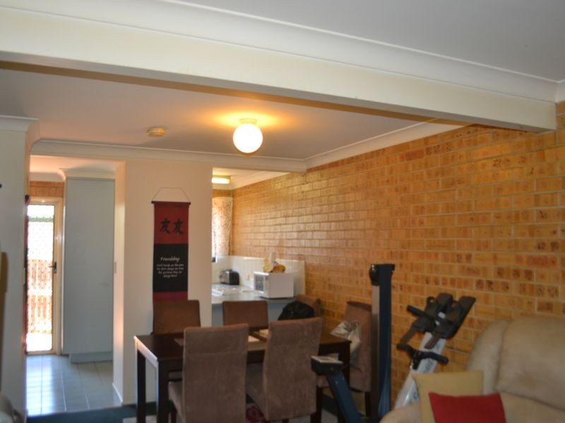 2/17 William Street, Bundamba QLD 4304