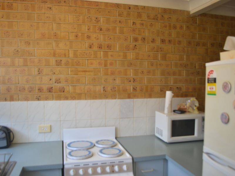 2/17 William Street, Bundamba QLD 4304