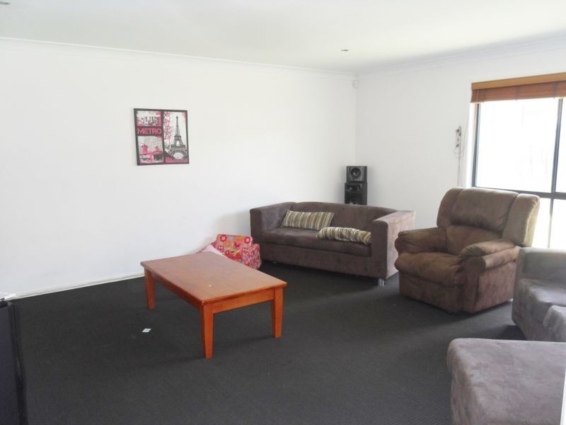 2 Dewhurst Crescent, Raceview QLD 4305