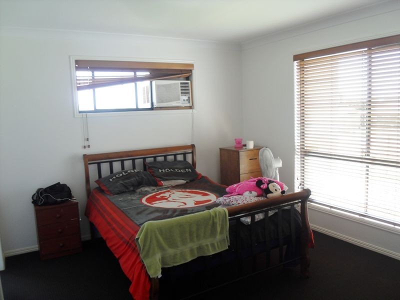 2 Dewhurst Crescent, Raceview QLD 4305