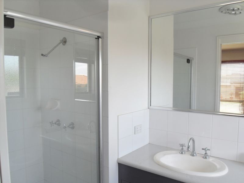 2 Dewhurst Crescent, Raceview QLD 4305