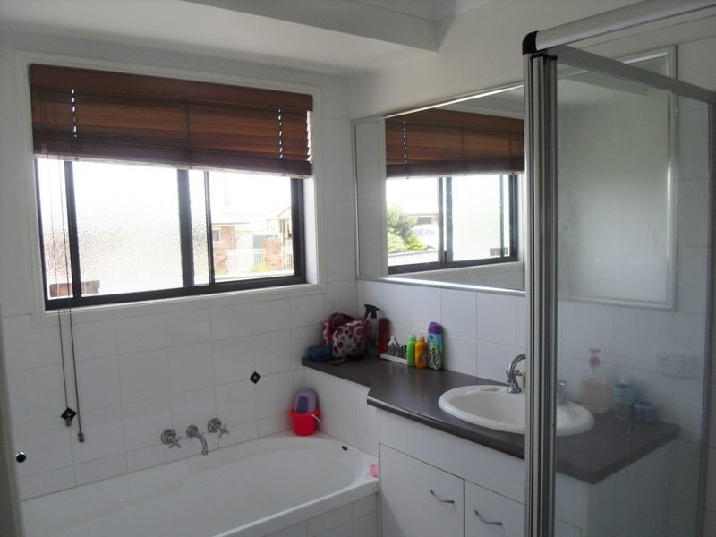 2 Dewhurst Crescent, Raceview QLD 4305