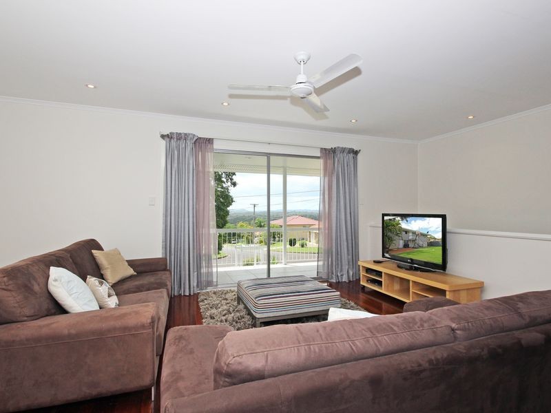 8 Carlyle Street, Riverview QLD 4303