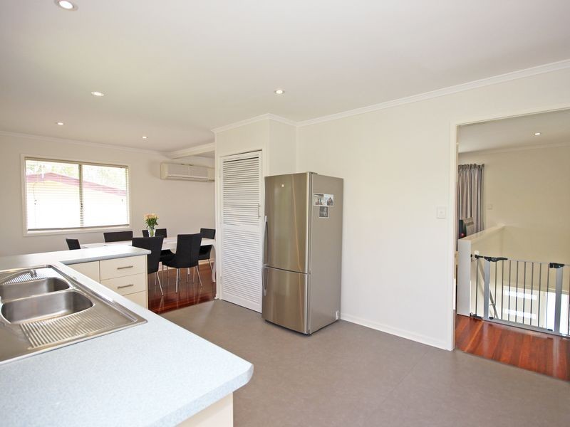 8 Carlyle Street, Riverview QLD 4303