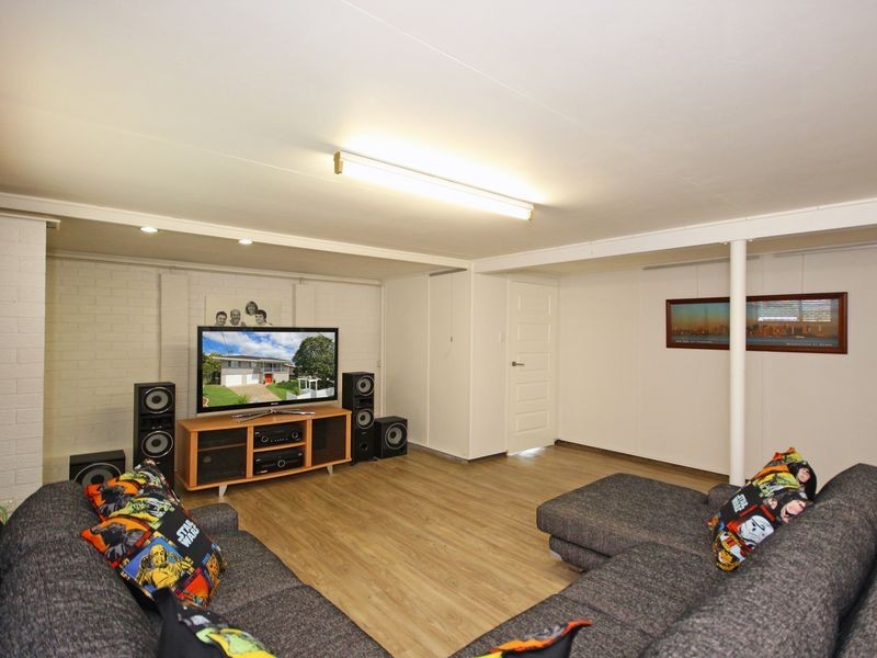 8 Carlyle Street, Riverview QLD 4303