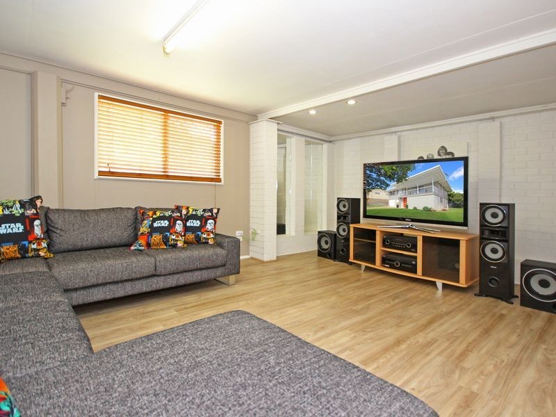 8 Carlyle Street, Riverview QLD 4303