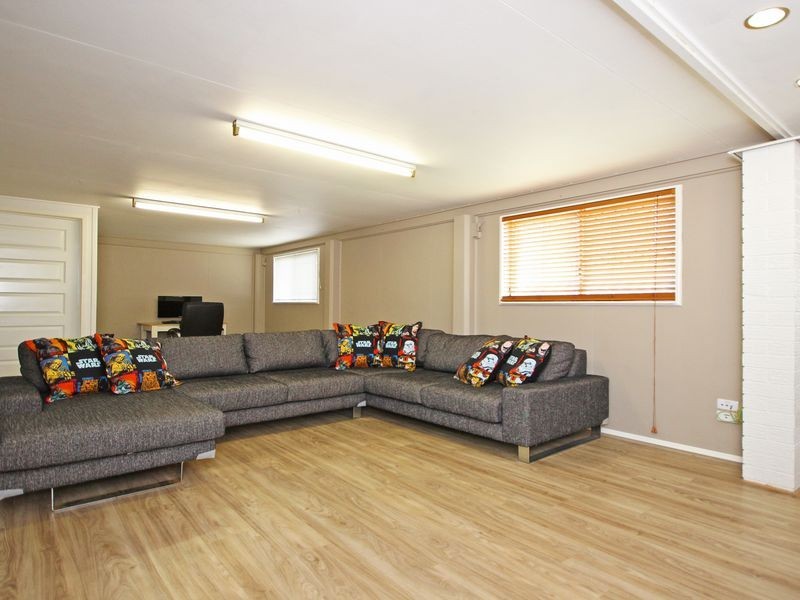 8 Carlyle Street, Riverview QLD 4303