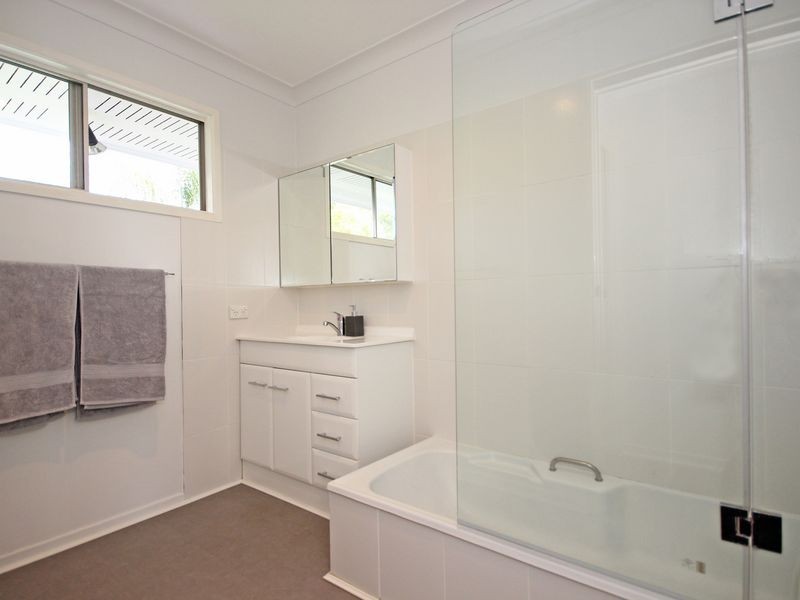 8 Carlyle Street, Riverview QLD 4303