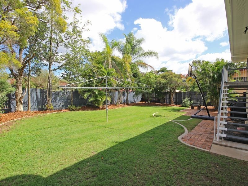 8 Carlyle Street, Riverview QLD 4303