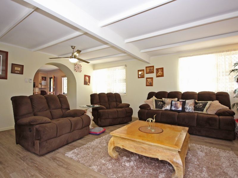 3 Daisy Av, North Ipswich QLD 4305