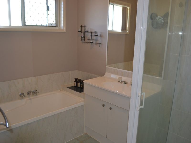 381 South Station Road, Raceview QLD 4305