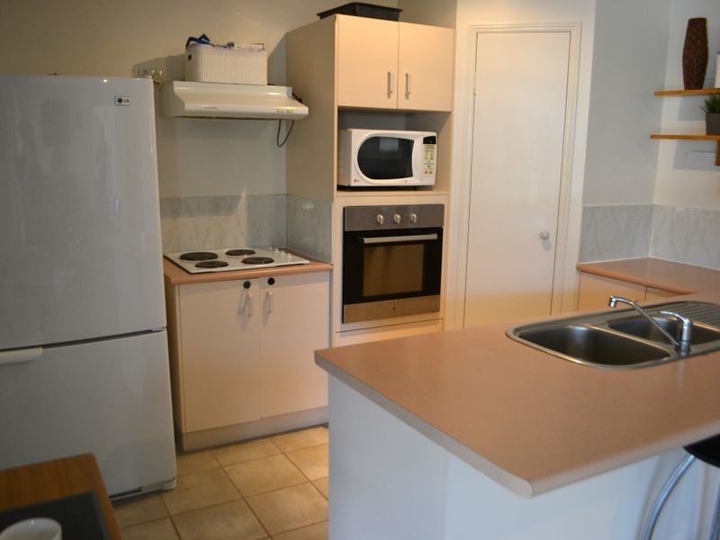 381 South Station Road, Raceview QLD 4305