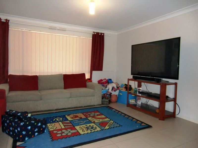 37 Skinner Crescent, Silkstone QLD 4304