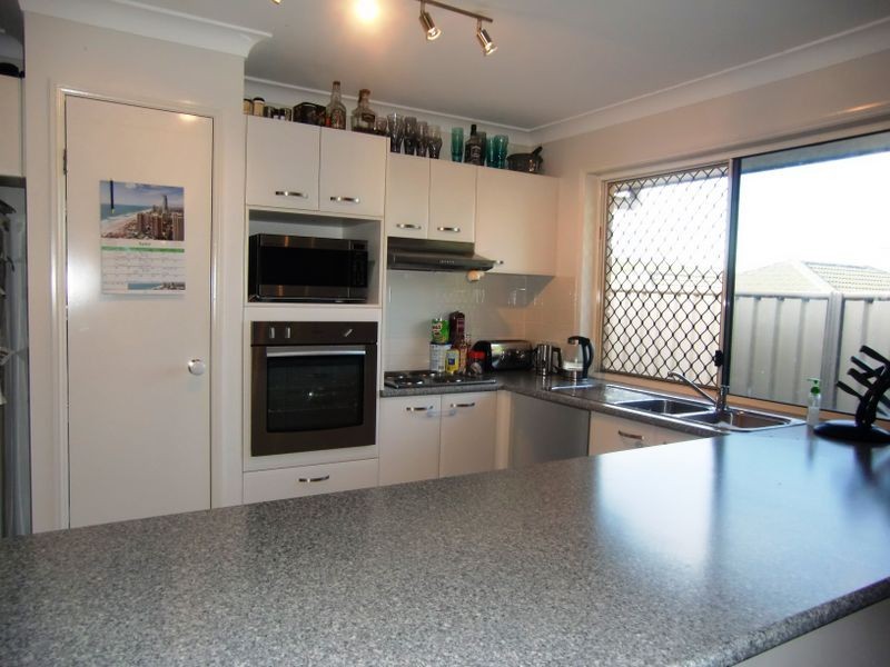 37 Skinner Crescent, Silkstone QLD 4304