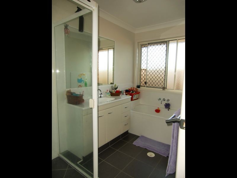 37 Skinner Crescent, Silkstone QLD 4304